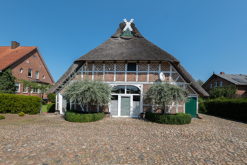 Traumhaftes Bauernhaus im Alten-Land! Zwei Exklusive Wohneinheiten mit einzigartigem Flair - Außenansicht