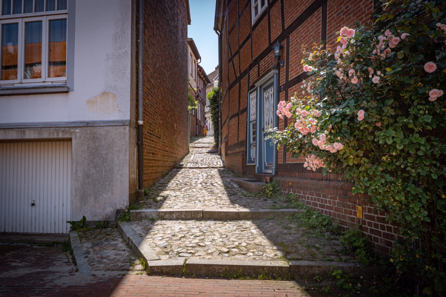Gasse zum Hauseingang