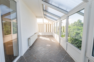 Wintergarten - Als Wohnung oder Büro nutzbar! Modernes Ambiente in zentraler Lage.