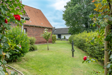 Zwei Häuser auf einen Schlag! Die ganze Familie beisammen in Breitenwisch! - Vorgarten