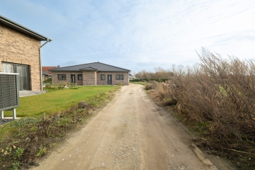 Einzug ins Moderne – ebenerdige Doppelhaushälfte mit Wohlfühlgrundriss, 21745 Hemmoor, Doppelhaushälfte