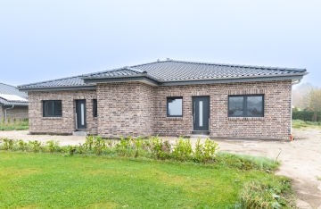 Einzug ins Moderne – ebenerdige Doppelhaushälfte mit Wohlfühlgrundriss, 21745 Hemmoor, Doppelhaushälfte