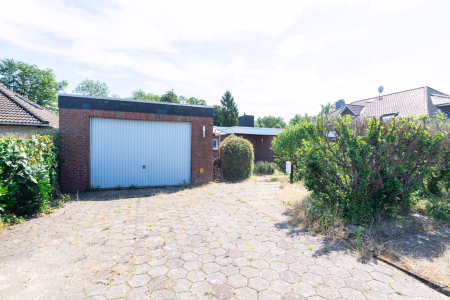Auffahrt / Garage