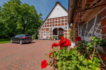 Märchenhaftes Reetdachhaus, liebevoll restauriert mit traumhaftem Garten! - Außenansicht