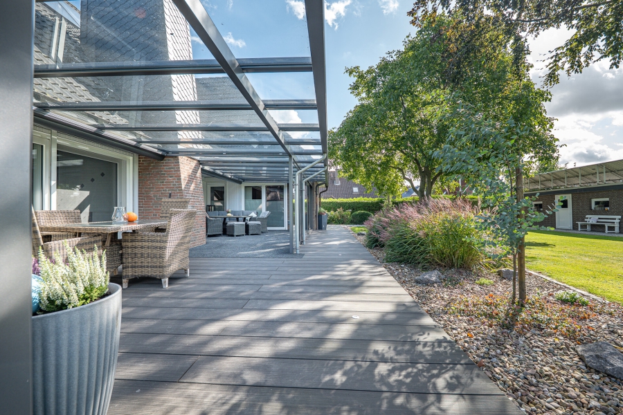 Terrasse - Hier bleiben keine Wünsche offen! Großer Wohntraum in familienfreundlicher Lage!