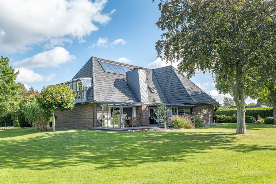 Außenansicht - Exklusives Traumhaus in ruhiger Wohngegend! Nutzbar als Ein,- oder Zweifamilienhaus.