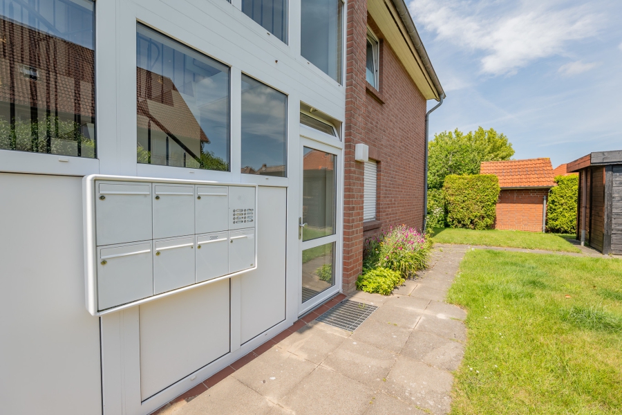 Eingang - Attraktive 2-Zimmer-Wohnung mit Terrasse und eigenem Stellplatz – perfekte Kapitalanlage