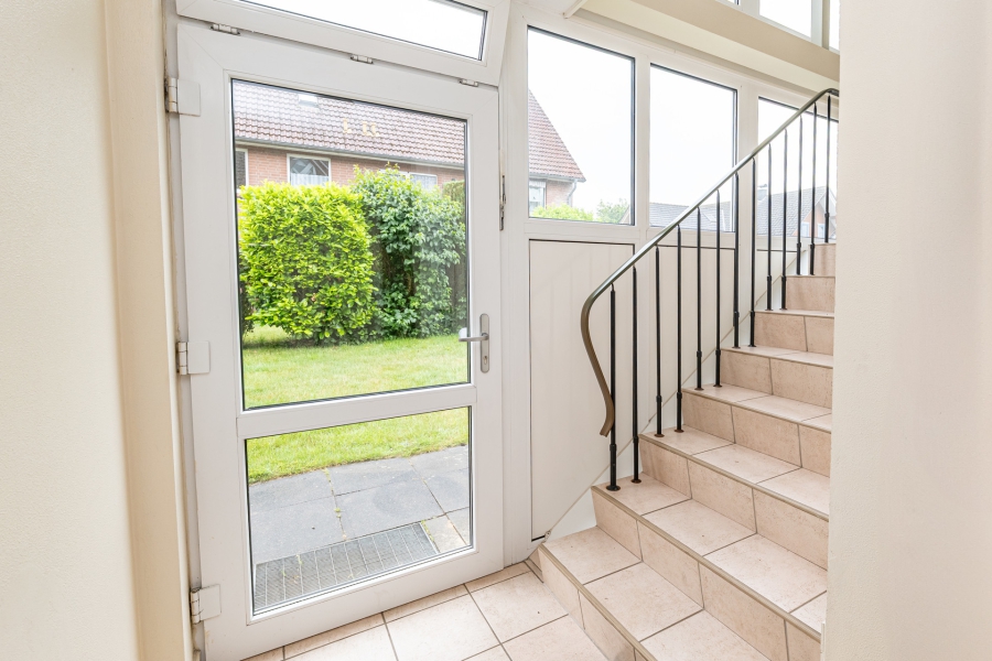 2-Zimmer-Wohnung mit Terrasse und Stellplatz – auch für Kapitalanleger interessant - Hausflur