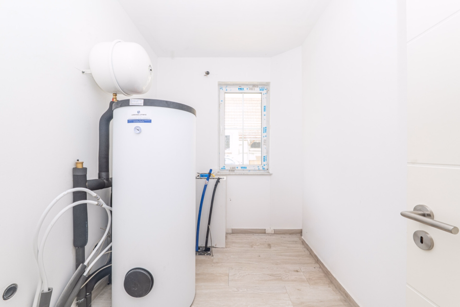 Hauswirtschaftsraum + Warmwasserspeicher