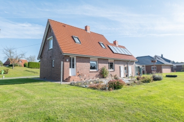 Hinteransicht - Wo Nordwind auf Wohnträume trifft – Ihr neues Zuhause am Deich