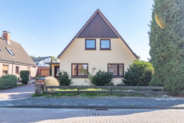 Geräumiges Zweifamilienhaus in familienfreundlicher Lage!, 21680 Stade, Zweifamilienhaus