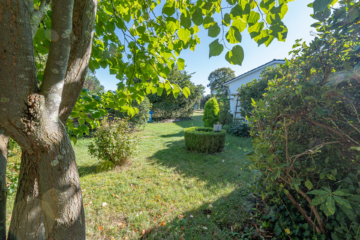 Komfortables Wohnen auf einer Ebene: Modernisierter Bungalow in ruhiger Umgebung! - Garten