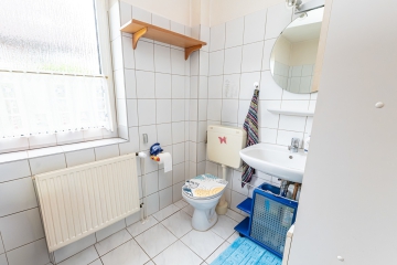 Kapitalanlage im Doppelpack: Zwei 2-Zimmer-Wohnungen (EG & OG) – solide vermietet - Badezimmer EG