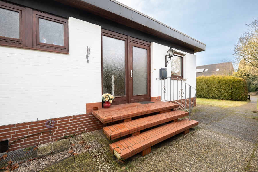 Platz für Träume – Bungalow mit Charme und Entwicklungschancen! - Eingangsbereich