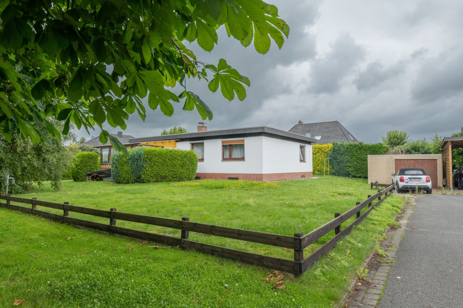 Außenansicht - Ebenerdiges Wohnen in ruhiger Lage – gepflegter Bungalow in Drochtersen!