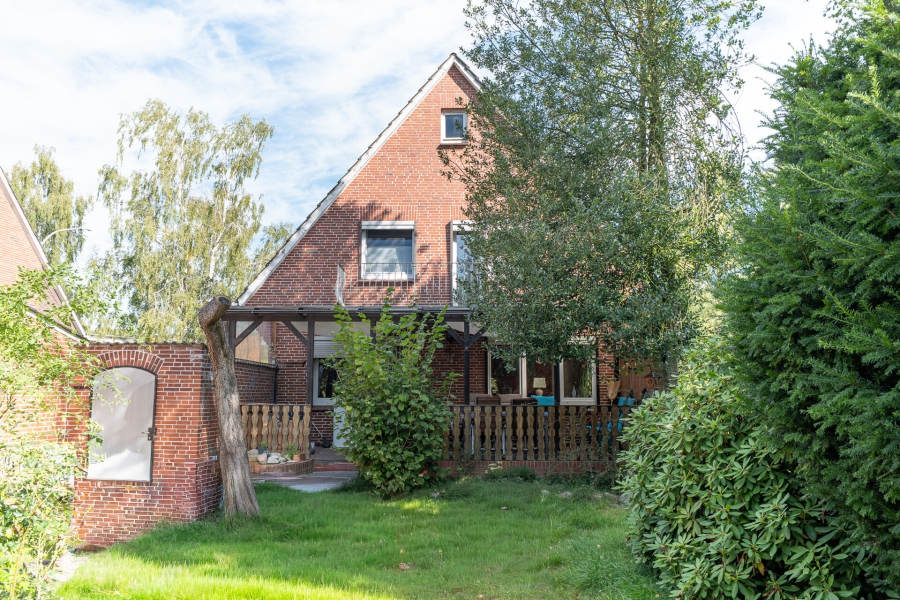 Terrasse - Ein Haus zum Wohlfühlen – ruhig, grün und voller Potenzial!