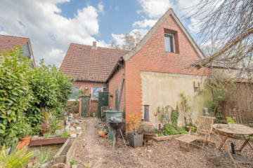 Einfamilienhaus mit Potenzial – Individuelle Gestaltungsmöglichkeiten auf großzügigem Grundstück - Außenansicht