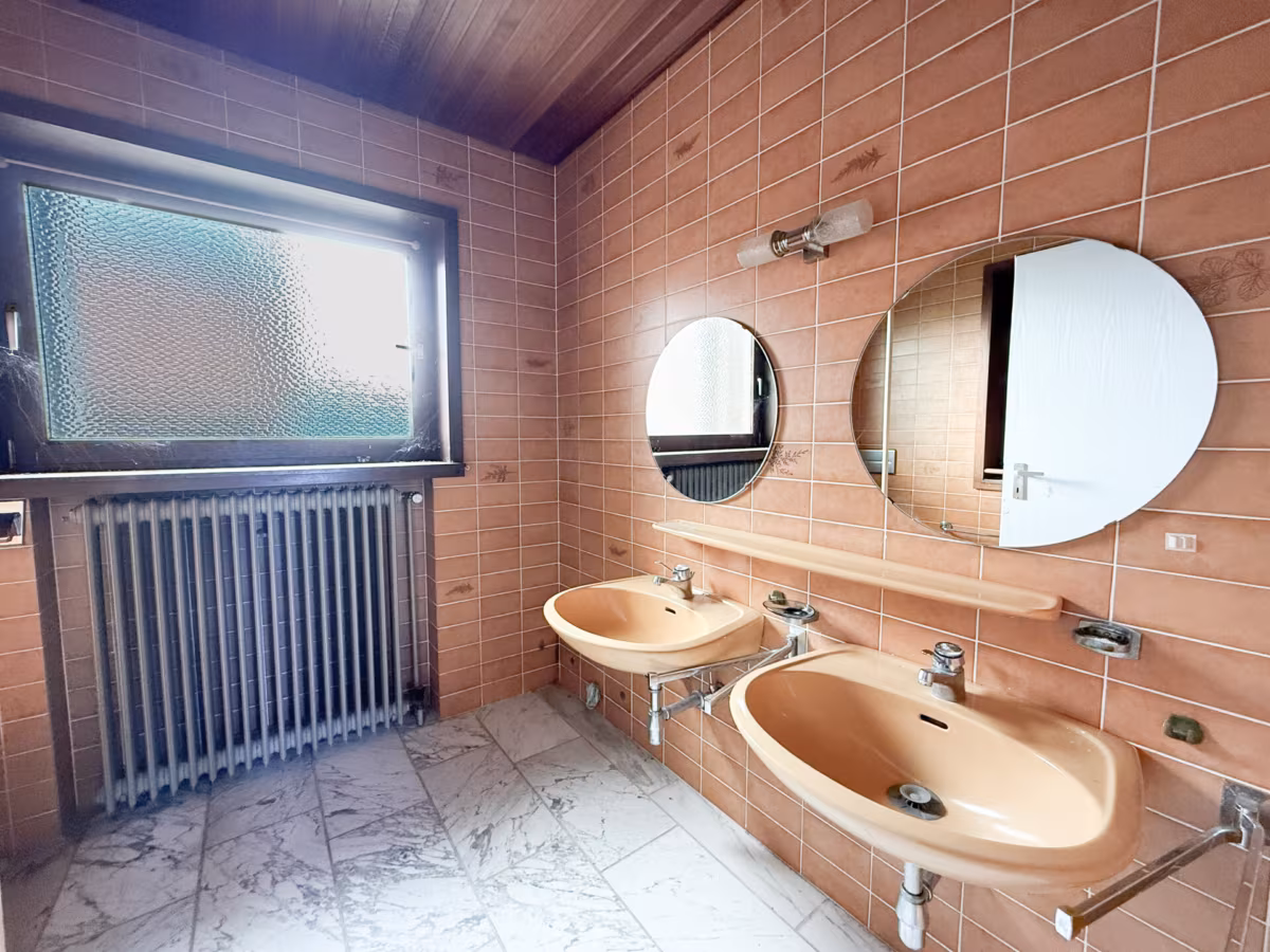 Badezimmer im Erdgeschoss