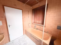 Mit einer Badewanne