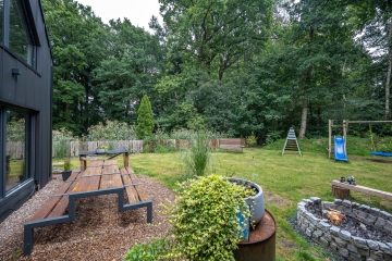 Terrasse - Familiendomezil am Waldrand plus Waldstück! Außergewöhnliches Einfamilienhaus in Altkehdingen.