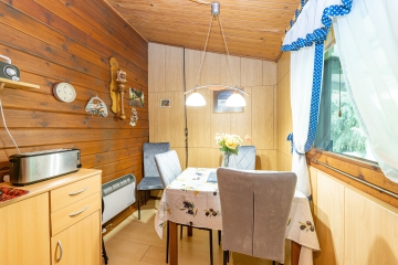 Wo das Land aufatmet – Blockhaus mit Charakter! Als Ferienhaus oder Hauptwohnsitz. - Esszimmer bzw. Schlafzimmer