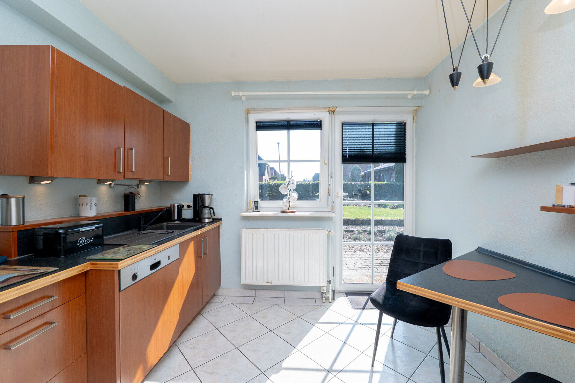 Attraktives Wohnhaus mit Carport, Terrasse und flexiblem Dachbodenausbau - Küche (17979)