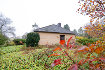 Bungalow in idyllischer Lage am Löhberg – Naturnahes Wohnen mit viel Potenzial! - Vorderansicht