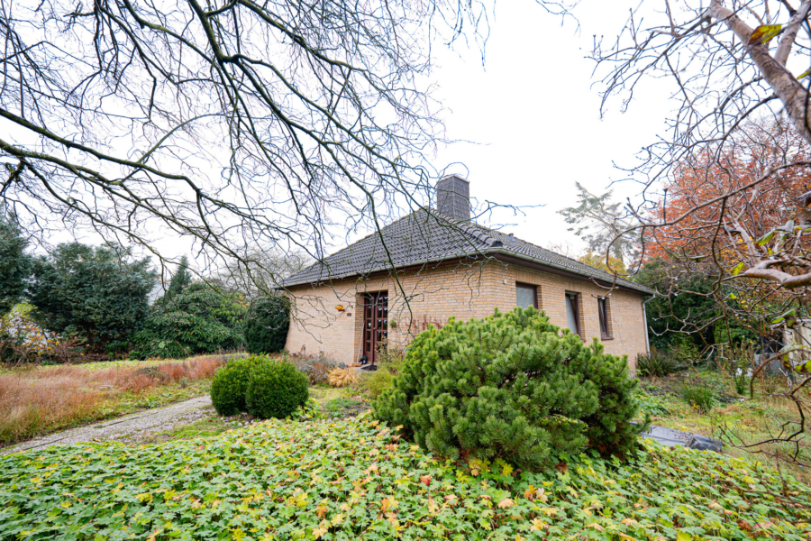 Bungalow in idyllischer Lage am Löhberg – Naturnahes Wohnen mit viel Potenzial! - Voderansicht