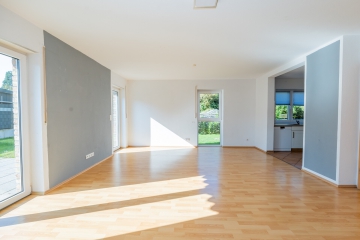 Doppelhaus 2 Rechts - Wohn- und Esszimmer - Einmalige Investmentgelegenheit: Attraktiver Wohnkomplex aus Doppel- und Reihenhäusern