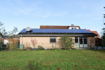 Seitenansicht - Wohlfühl-Bungalow in ruhiger Sackgasse – hell, modern und familienfreundlich