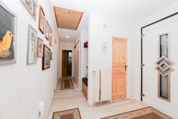 Eingangsbereich - Wohlfühl-Bungalow in ruhiger Sackgasse – hell, modern und familienfreundlich