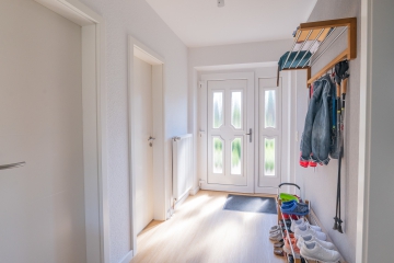 Gepflegte Doppelhaushälfte mit moderner Technik und schönem Garten - Eingangsbereich
