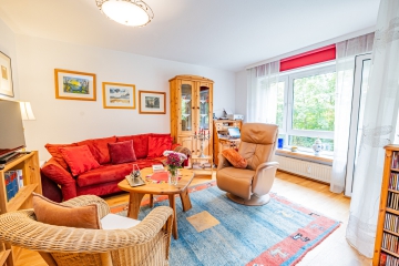 Wohnzimmer - Helle 2-Zi. WHG in Stade mit überdachtem Balkon und Blick ins Grüne