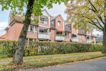 Hinteransicht - Helle 2-Zi. WHG in Stade mit überdachtem Balkon und Blick ins Grüne