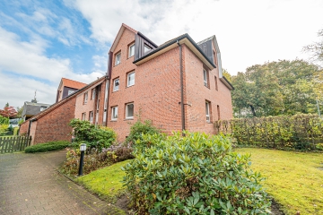 Helle 2-Zi. WHG in Stade mit überdachtem Balkon und Blick ins Grüne, 21680 Stade, Etagenwohnung