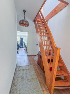 Exklusive Vierzimmerwohnung über zwei Ebenen mit Terrasse, Gartenoption und Garage - Flur
