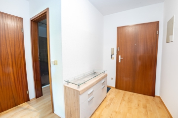 Flur - Für stadtnahe Naturliebhaber: Wohnung zum Verlieben mit Balkon und Stellplatz